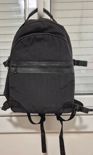 Mochila negra zara 