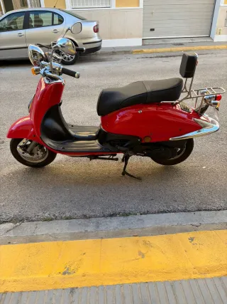 Moto Znen 49cc roja