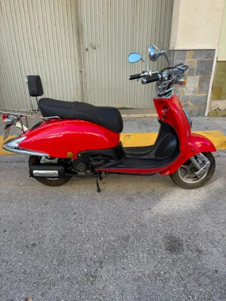 Moto Znen 49cc roja
