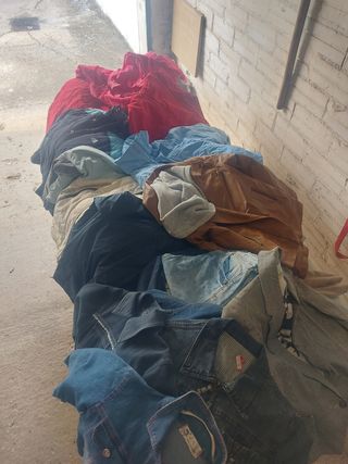 Abrigos niños 2ª mano: 2 anoraks y otros