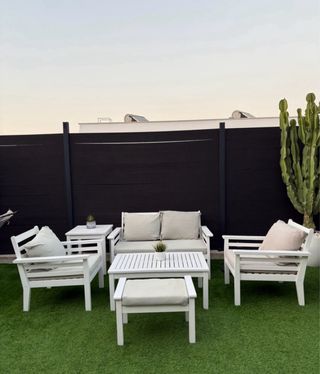 Conjunto mesa y sofa de jardin