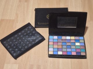 Estuche con sombras de ojos de 48 colores