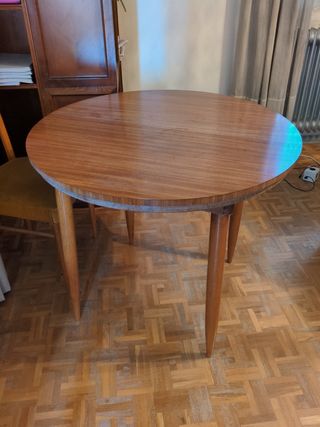 Mesa redonda extensible de madera