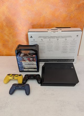 PS4 + 3 mandos y 9 juegos