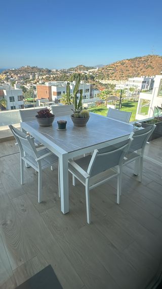 Mesa Luca exterior y REGALO 6 sillas - Gris/Blanco