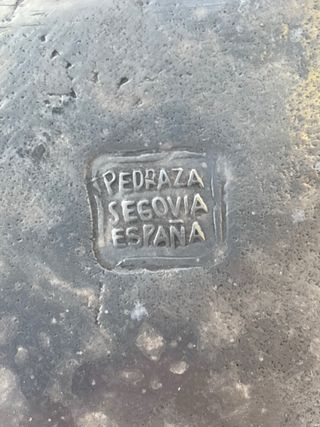 fuente de estaño antiguo