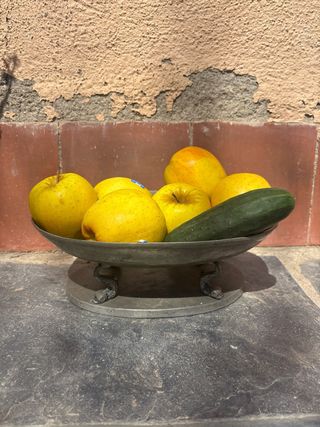 fuente de estaño antiguo