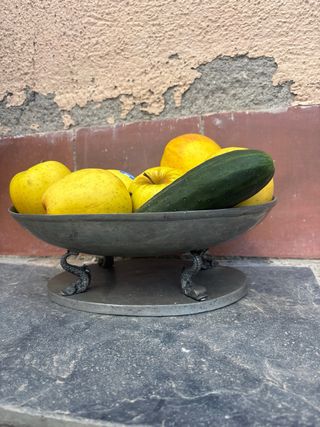 fuente de estaño antiguo
