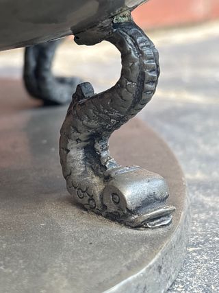 fuente de estaño antiguo