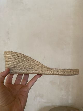 Sandalias cuña esparto beige
todas las tallas 