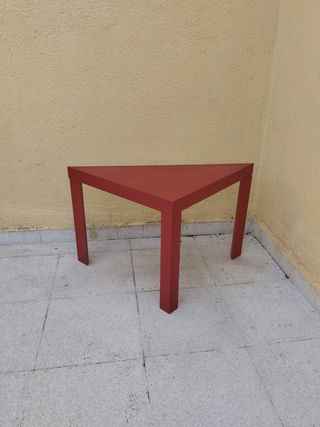 Mesa triangular roja - Infantil