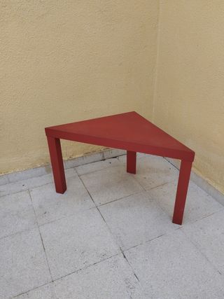 Mesa triangular roja - Infantil
