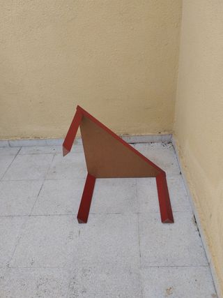 Mesa triangular roja - Infantil