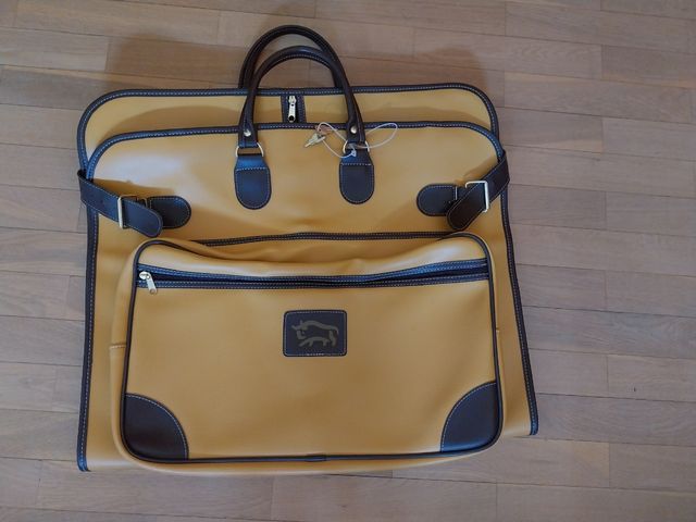 Maleta portatrajes/vestidos unisex.