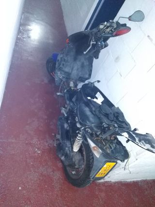 Urge! Vendo o cambio Peugeot Speedfight: Piezas