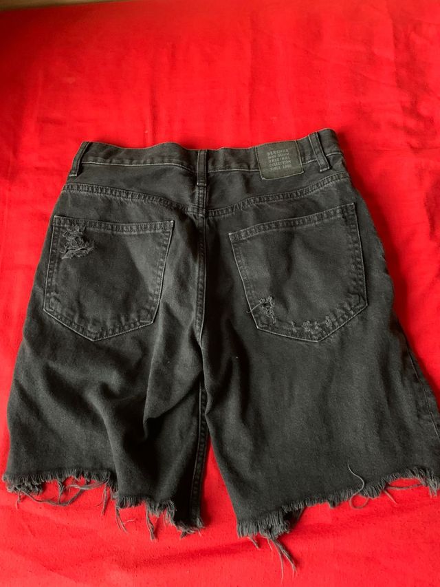 Shorts Bershka negros rotos talla S