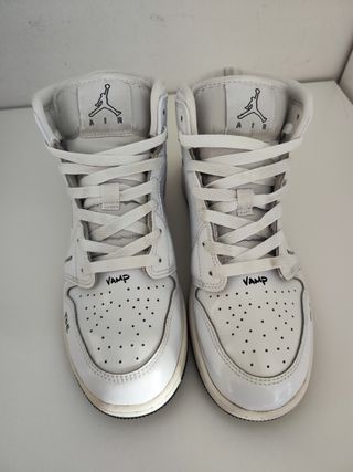 Zapatillas Nike Jordan 1 Mid blancas 40