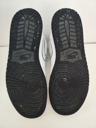 Zapatillas Nike Jordan 1 Mid blancas 40