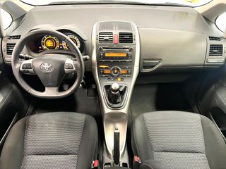 Toyota Auris 2011