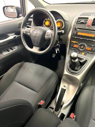 Toyota Auris 2011