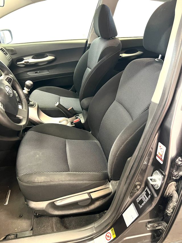 Toyota Auris 2011