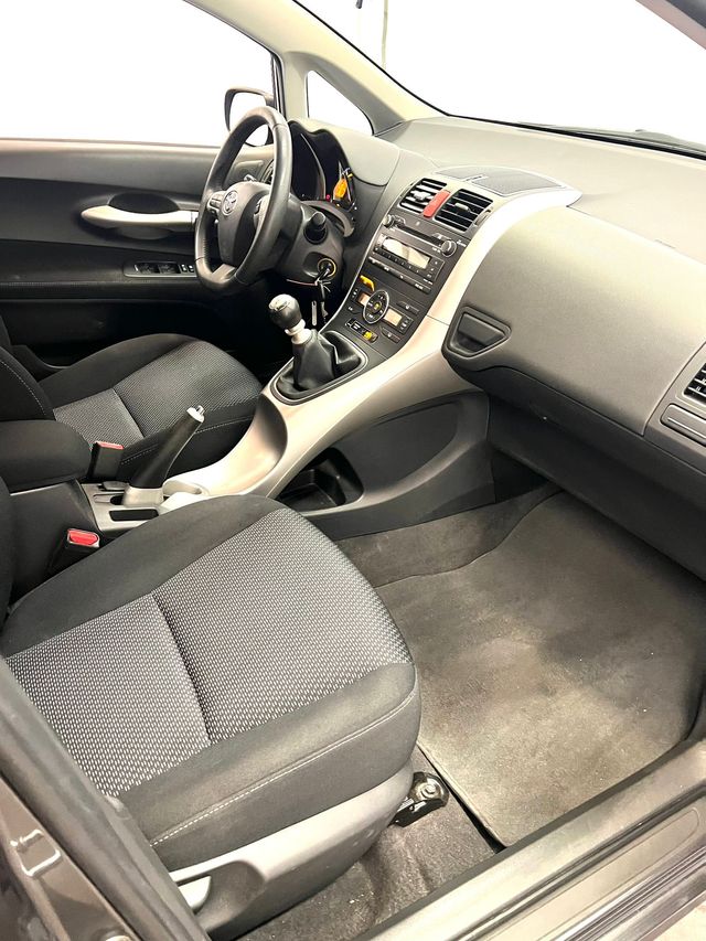 Toyota Auris 2011