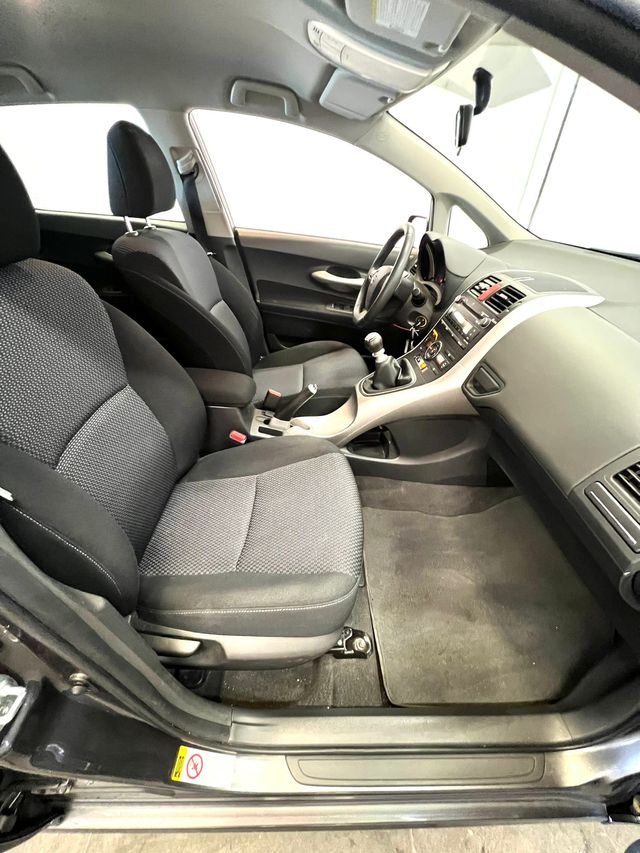 Toyota Auris 2011