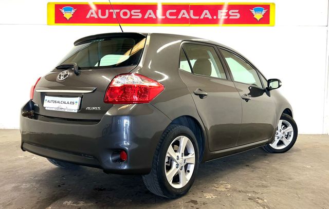 Toyota Auris 2011
