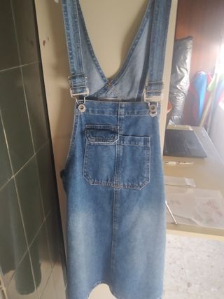 Vestido vaquero azul tipo peto.166 cm.