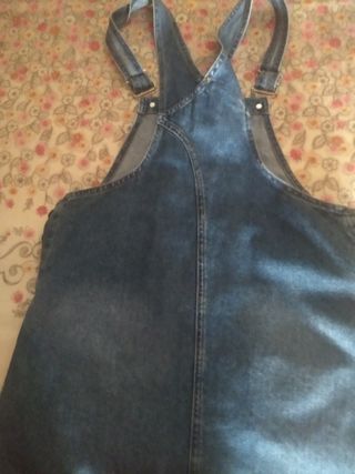 Vestido vaquero azul tipo peto.166 cm.