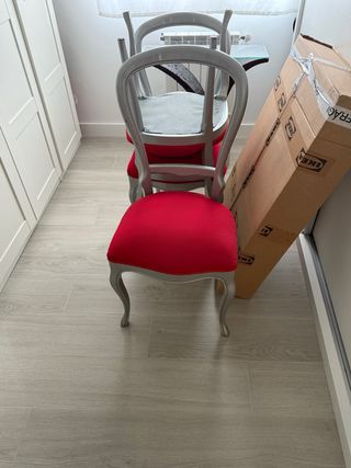 6 sillas comedor rojas y plateadas
ella