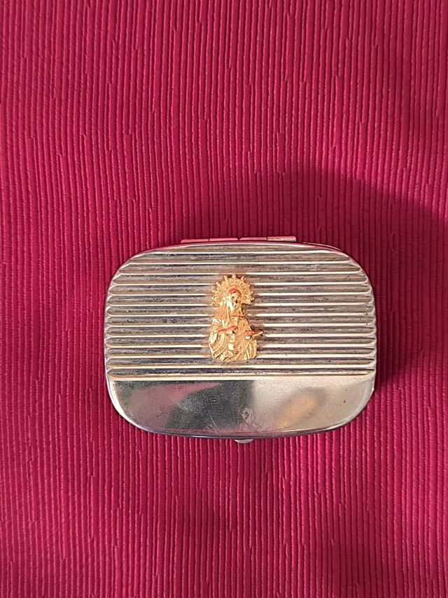 Cajita metalica dorada y plateada