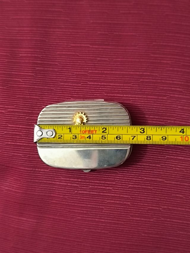 Cajita metalica dorada y plateada