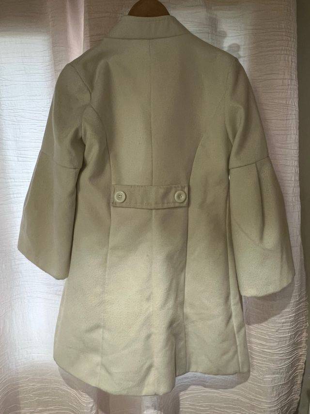 Abrigo blanco mangas anchas