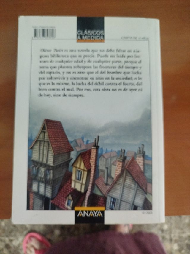 Oliver Twist (Clásicos a medida) (Spanish Edition)