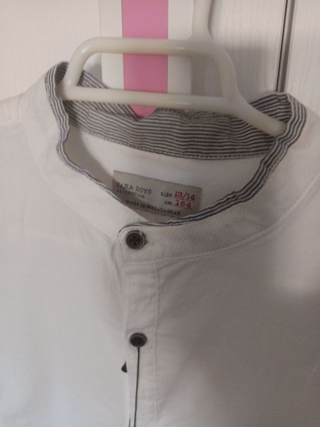 Camisa Zara blanca cuello maho 
Talla 13/14 años

