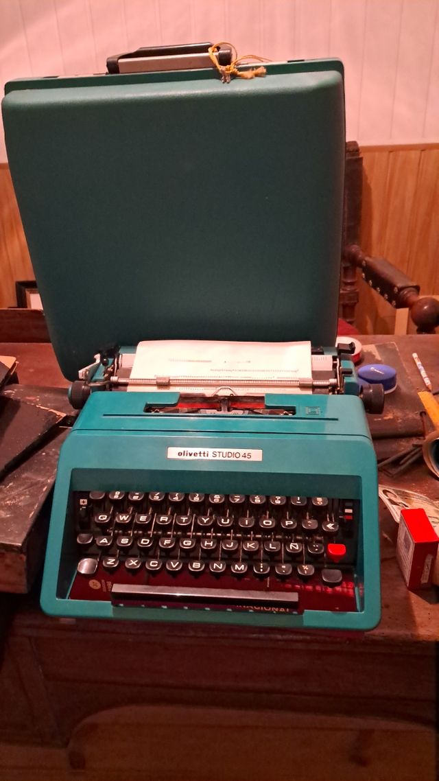 Olivetti Studio 45 - Máquina de escribir