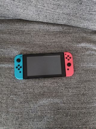 Nintendo Switch con funda DBZ