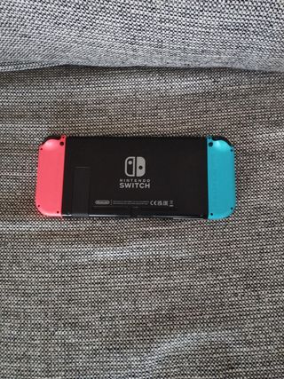 Nintendo Switch con funda DBZ
