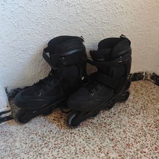 Patines Oxelo talla 45 + equip. seguridad