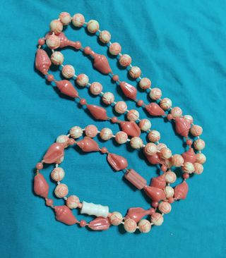 Collane vintage rosa e bianca,perline di plastica 