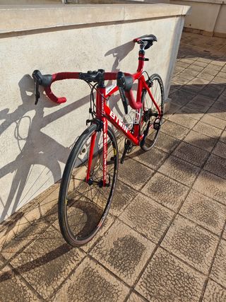 Bicicleta carretera Btwin FC 700 roja