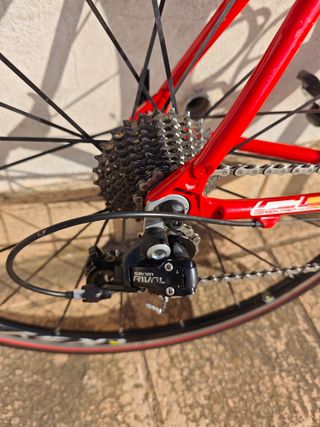 Bicicleta carretera Btwin FC 700 roja