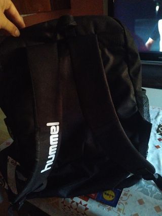 Mochila deportiva Hummel - Negra y Blanca