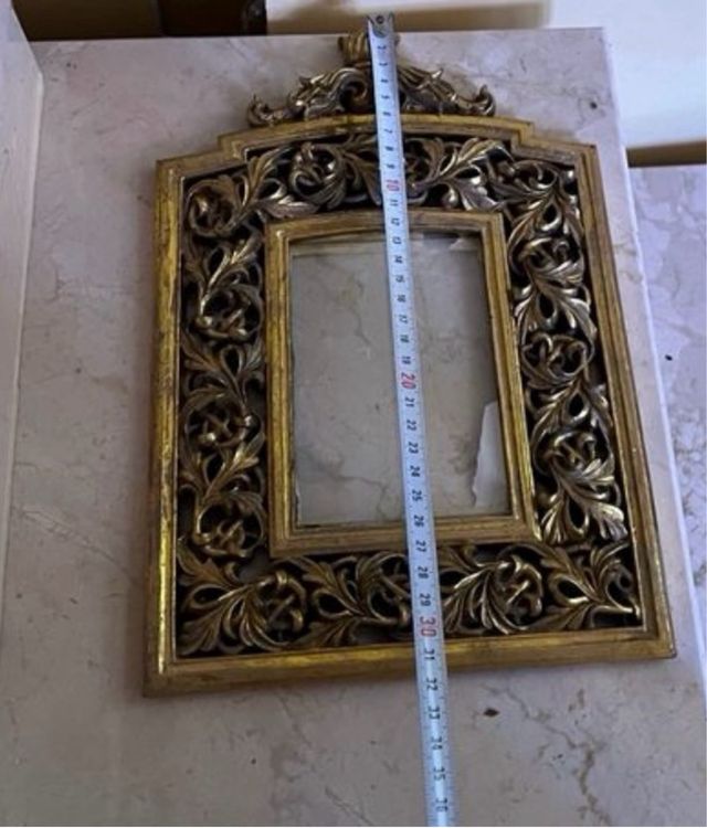 Marco antiguo dorado