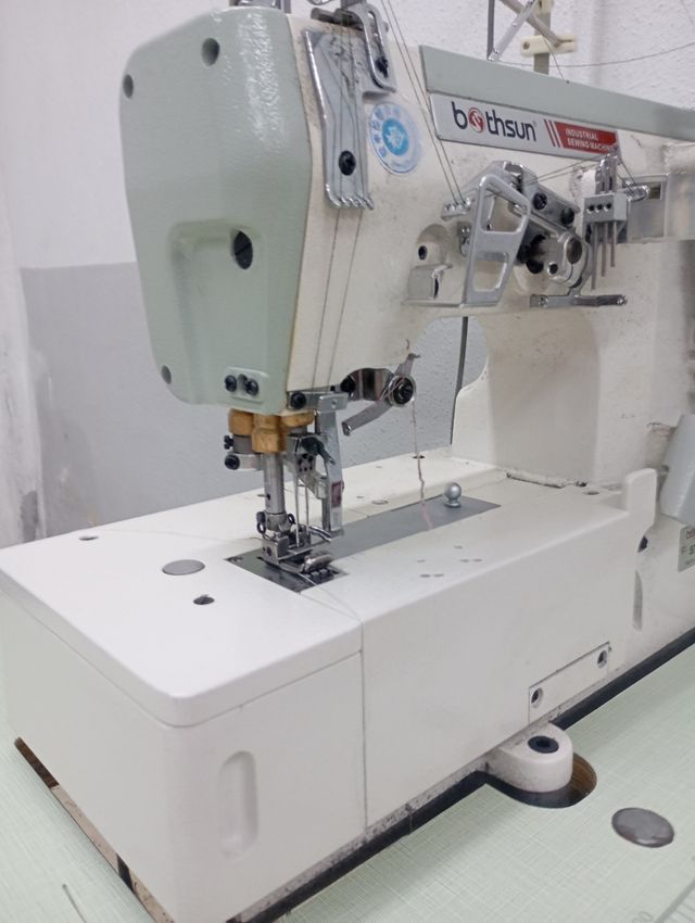 Máquina recubridora o collaretera 3-5 hilos