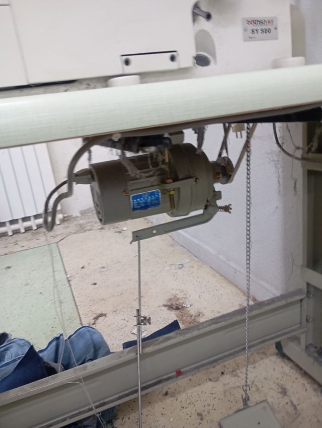 Máquina recubridora o collaretera 3-5 hilos