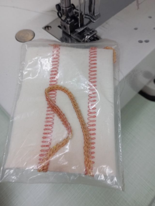 Máquina recubridora o collaretera 3-5 hilos