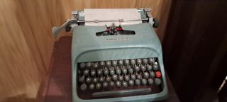 Máquina escribir Olivetti Studio 44