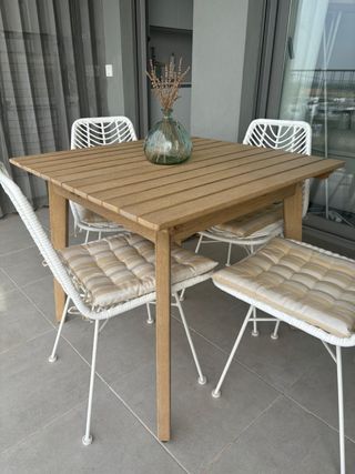 Mesa exterior madera de Sklum. Como nueva.